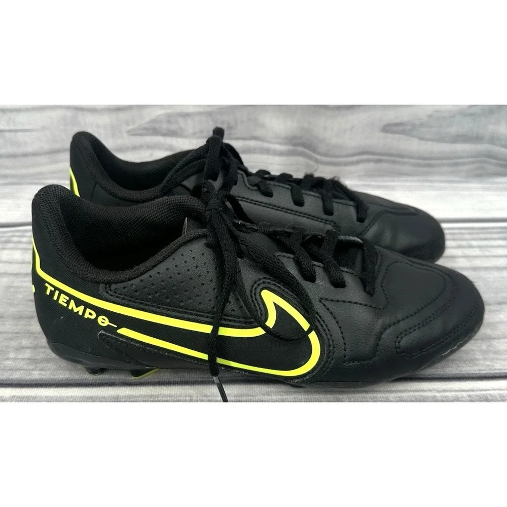 NIKE JUNIOR‎ TIEMPO LEGEND 9 CLUB FG SOCCER CLEATS  Youth Size 4  BLACK / VOLT